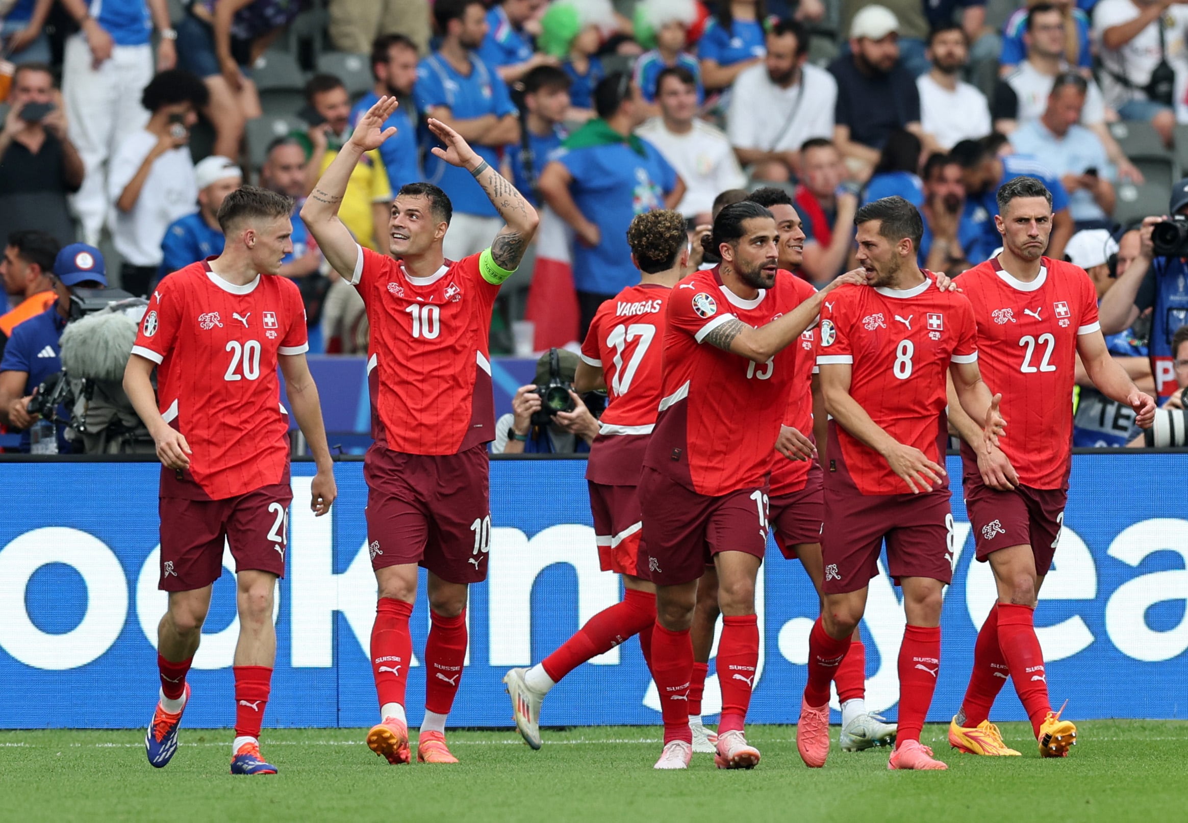 Швейцария уверенно обыграла Италию со счетом 2-0