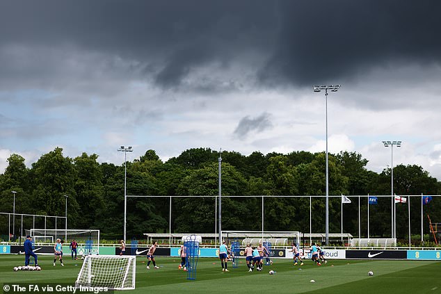 Согласно отчету, команда Марка Скиннера переедет в St George's Park на ближайшие две-три недели.