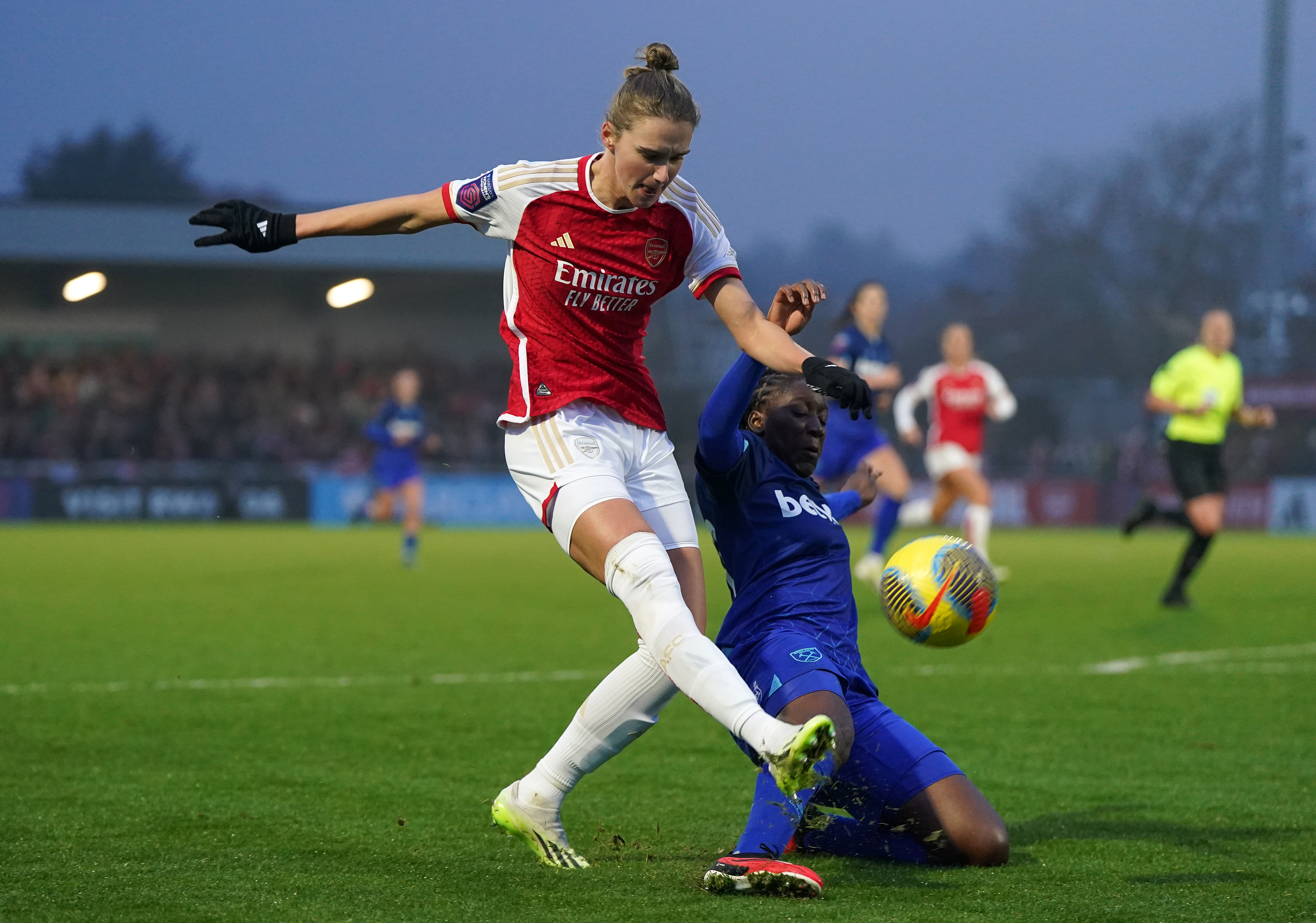 В прошлом месяце команда WSL сделала бывшую звезду «Арсенала» Вивианну Миедему своим первым приобретением в это летнее трансферное окно.