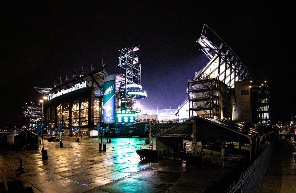 Lincoln Financial Field, домашний стадион Philadelphia Eagles, также примет матчи.