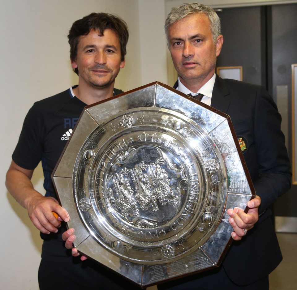 Моуринью с Community Shield в 2016 году